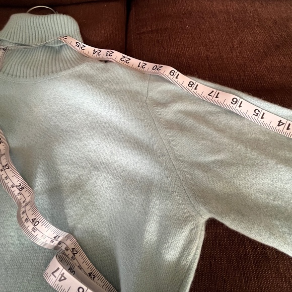 Vintage Scotish Cashmere Turtleneck in Robin’s Egg Blue - Perfect Condition - Picture 8 of 10